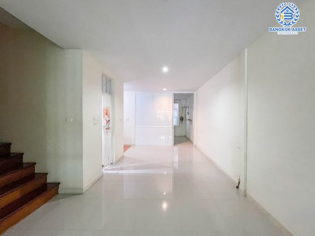 ทาวน์โฮมมือสอง ม. จงสุข วงศ์สว่าง 19 บ้านสวยพร้อมเข้าอยู่ บนเนื้อที่มากถึง 33.80 ตร.ว. ฟังก์ชัน 3 ห้องนอน 3 ห้องน้ำ แถมเครื่องปรับอากาศ 4 เครื่อง + เครื่องทำน้ำอุ่น + เครื่องดูดควัน  บนทำเลที่ดี เชื่อมต่อถนน กรุงเทพ-นนทบุรี, วงศ์สว่าง, รัตนาธิเบศร์ ใกล้รถไฟฟ้า "สถานีวงศ์สว่าง" และใกล้ทางด่วน "ศรีรัช"